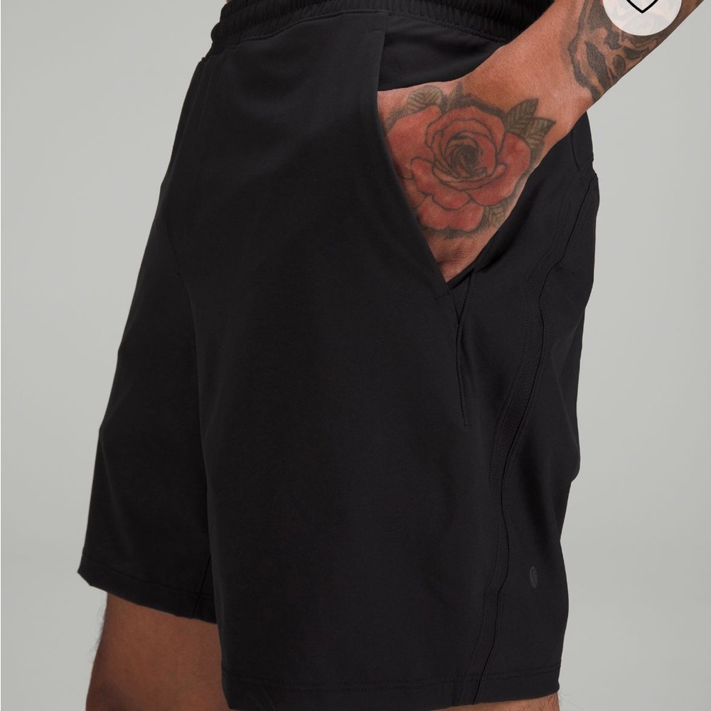 Lululemon men’s Pacebreaker Lined 7” shorts size small-black/grey